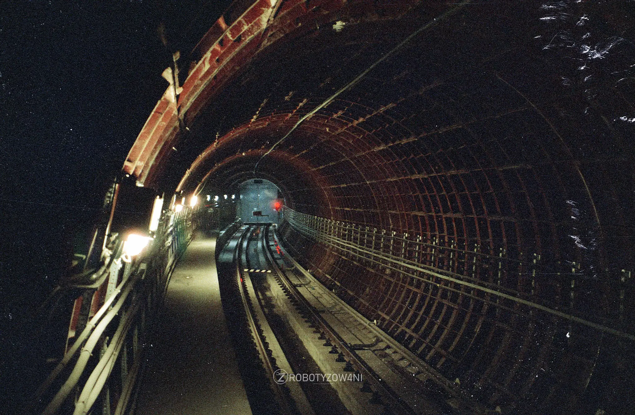 Z archiwum Zrobotyzowanych: Metro Ratusz 2001 – Tymczasowy rozjazd i manewry w tunelu